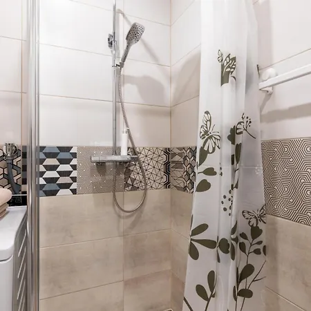 Charming 1 Bedroom In Superb Location Free Parking Apartament *