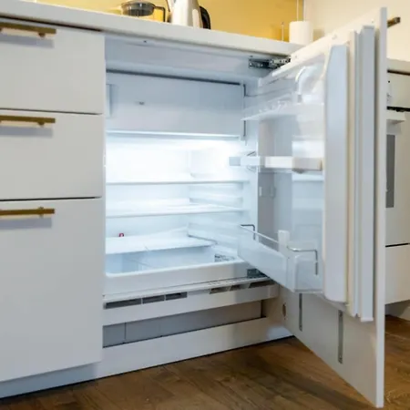 Charming 1 Bedroom In Superb Location Free Parking Appartement