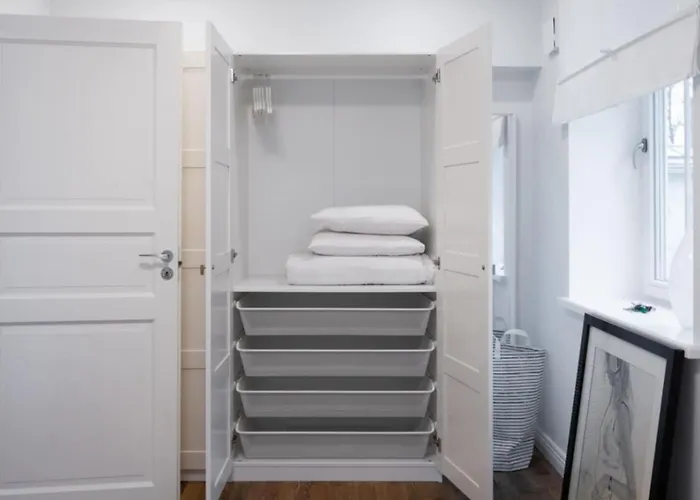 Charming 1 Bedroom In Superb Location Free Parking *