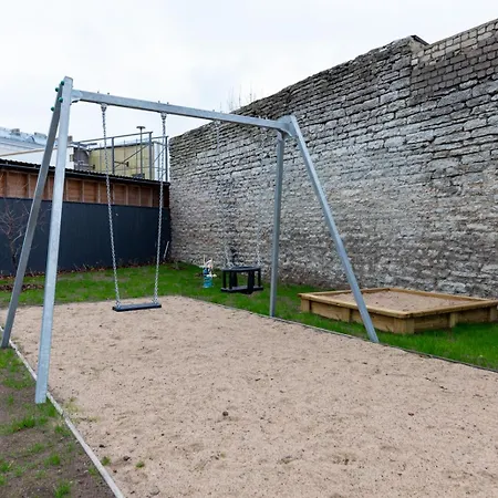 Charming 1 Bedroom In Superb Location Free Parking *