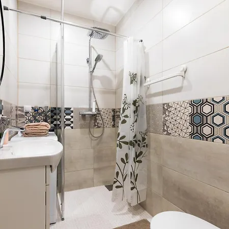 Апартаменты Charming 1 Bedroom In Superb Location Free Parking Таллин