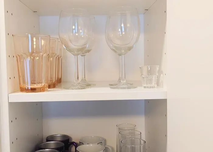 Charming 1 Bedroom In Superb Location Free Parking アパート